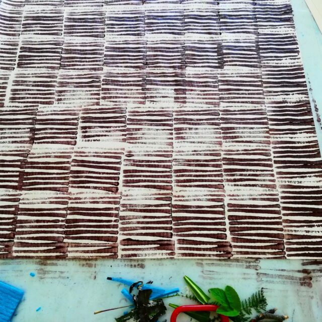 Kom och tryck med oss, enkel rolig teknik, 7-8 juli på textil 9-10 juli på papper, mer info lovkullen-osterlen.se

#blocktryck #grafik #textil #papper #bookbinder #print #kurs #sommarkurs #österlen