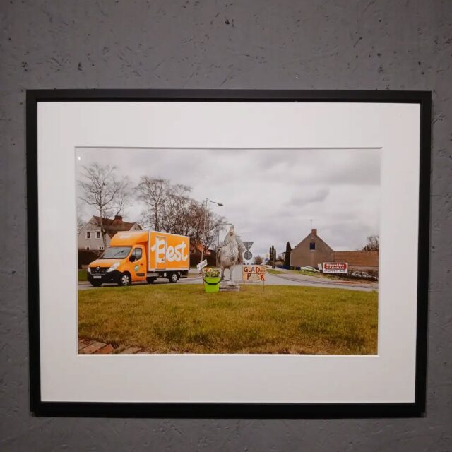 Missa inte dessa  utställningar. Idag sista dagen Österlens fotograficentrum med @torun_bortz och @mats.reslow. Sorg och liv på @tjornedalakonsthall med Kicken Ericson, Birgitta Nordström, Åsa Jonason, Sonja Jansson pågår t o m 16 augusti.